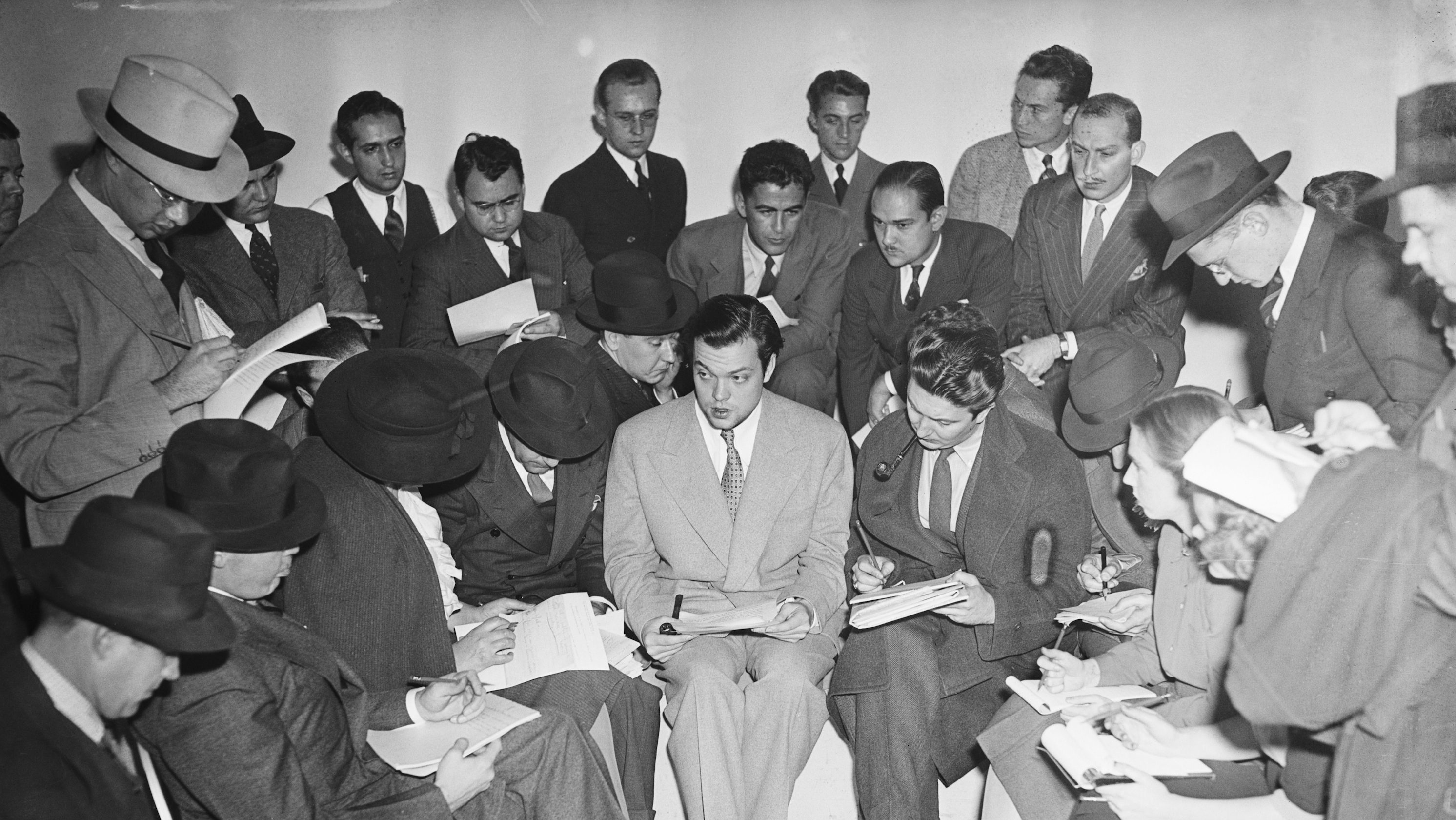 [Original caption] Actor Orson Welles explains the radio broadcast of H.G. Wells' 'The War of the Worlds' to reporters after it caused widespread panic. (Getty Images)