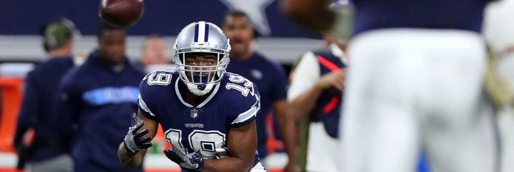 ARLINGTON, TX - NOVEMBER 05:  Amari Cooper #19 of the Dallas Cowboys makes a catch in the opening drive against the Tennessee Titans in the first quarter at AT&T Stadium on November 5, 2018 in Arlington, Texas.  (Photo by Tom Pennington/Getty Images)
