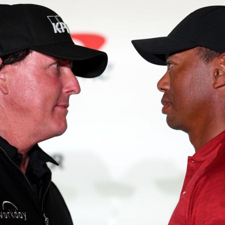 Pro golfers Phil Mickelson and Tiger Woods