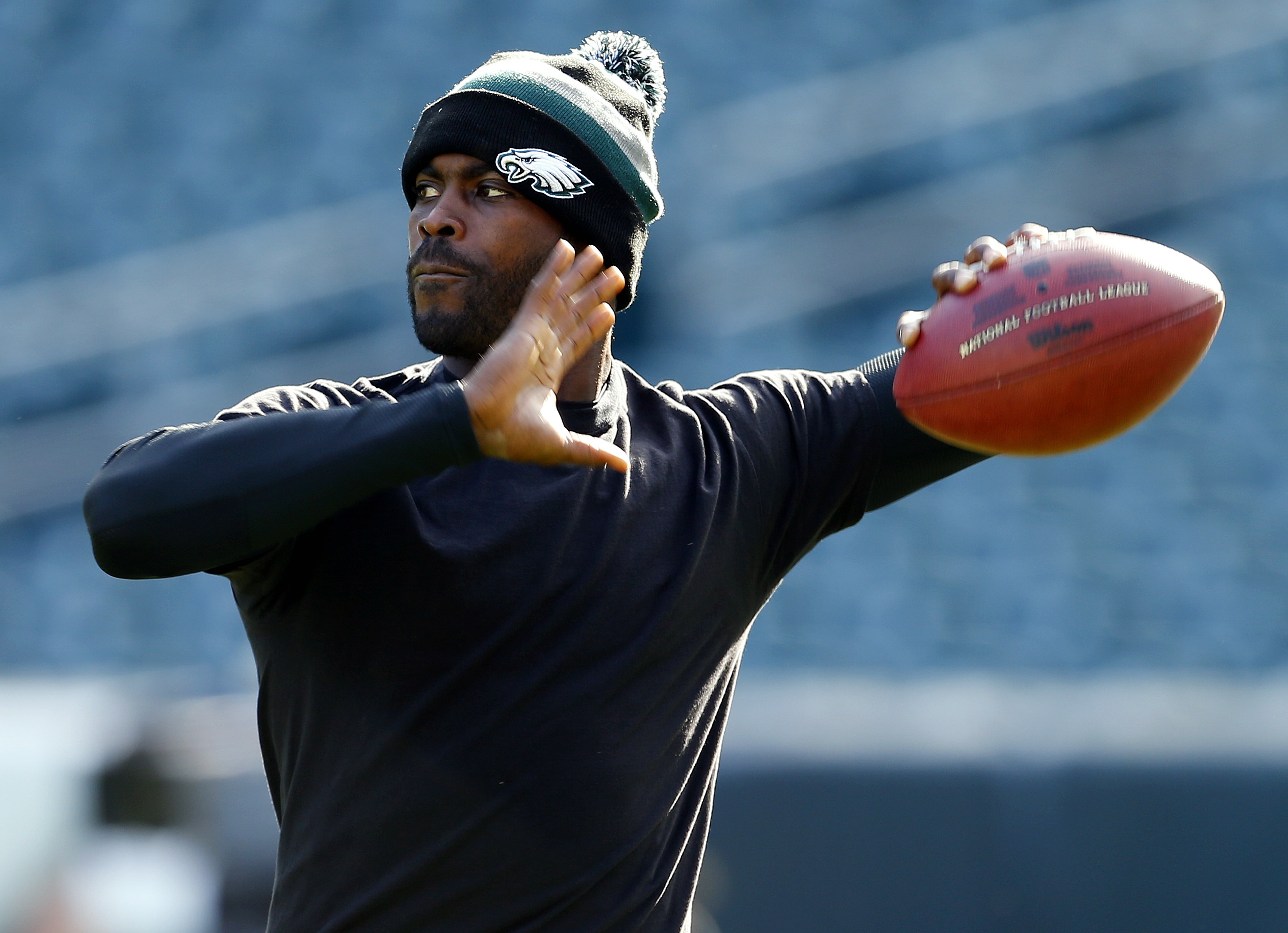 PHILADELPHIA, PA - OCTOBER 27: Quarterback Michael Vick #7 of the Philadelphia Eagles before a game against the New York Giants at Lincoln Financial Field on October 27, 2013 in Philadelphia, Pennsylvania. (Photo by Rich Schultz /Getty Images)