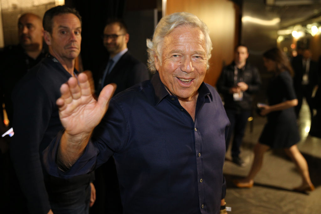 LOS ANGELES, CA - FEBRUARY 18: Robert Kraft enjoys the NBA All-Star Game as a part of 2018 NBA All-Star Weekend at STAPLES Center on February 18, 2018 in Los Angeles, California. NOTE TO USER: User expressly acknowledges and agrees that, by downloading and/or using this photograph, user is consenting to the terms and conditions of the Getty Images License Agreement.  Mandatory Copyright Notice: Copyright 2018 NBAE (Photo by Chris Marion/NBAE via Getty Images)
