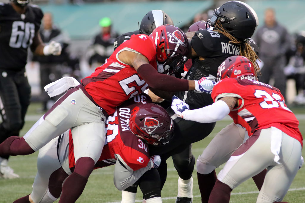 BIRMINGHAM, AL - MARCH 03:  San Antonio Commanders defensive back Kurtis Drummond (25) and San Antonio Commanders defensive back Chase Dutra (30) tackle Birmingham Iron running back Trent Richardson (33) during the game between the San Antonio Commanders and the Birmingham Iron on March 3, 2019 at Legion Field in Birmingham, Alabama.  (Photo by Michael Wade/Icon Sportswire via Getty Images)