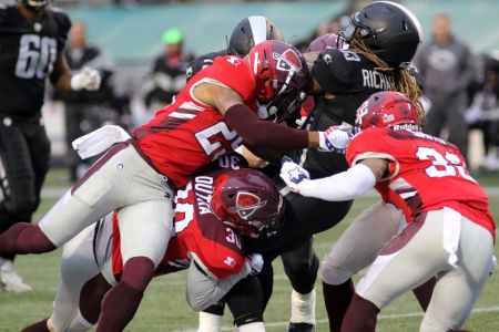 BIRMINGHAM, AL - MARCH 03:  San Antonio Commanders defensive back Kurtis Drummond (25) and San Antonio Commanders defensive back Chase Dutra (30) tackle Birmingham Iron running back Trent Richardson (33) during the game between the San Antonio Commanders and the Birmingham Iron on March 3, 2019 at Legion Field in Birmingham, Alabama.  (Photo by Michael Wade/Icon Sportswire via Getty Images)