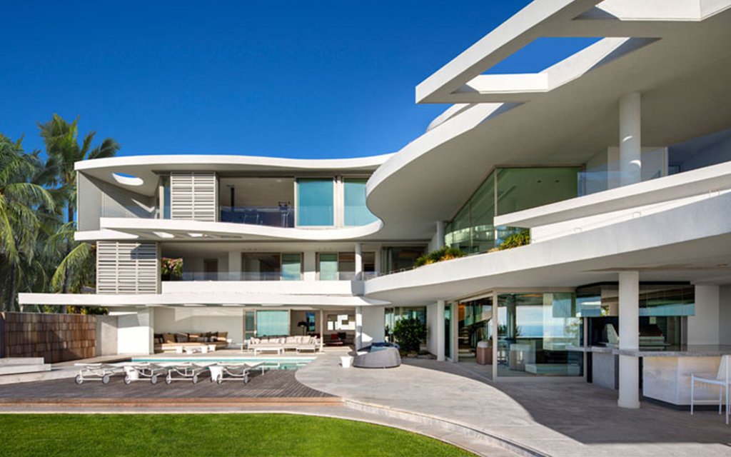 Today in House Porn: A Sprawling Seaside Cape Town Villa