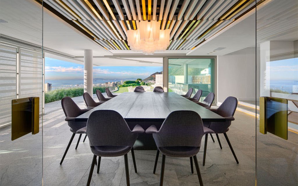 Today in House Porn: A Sprawling Seaside Cape Town Villa