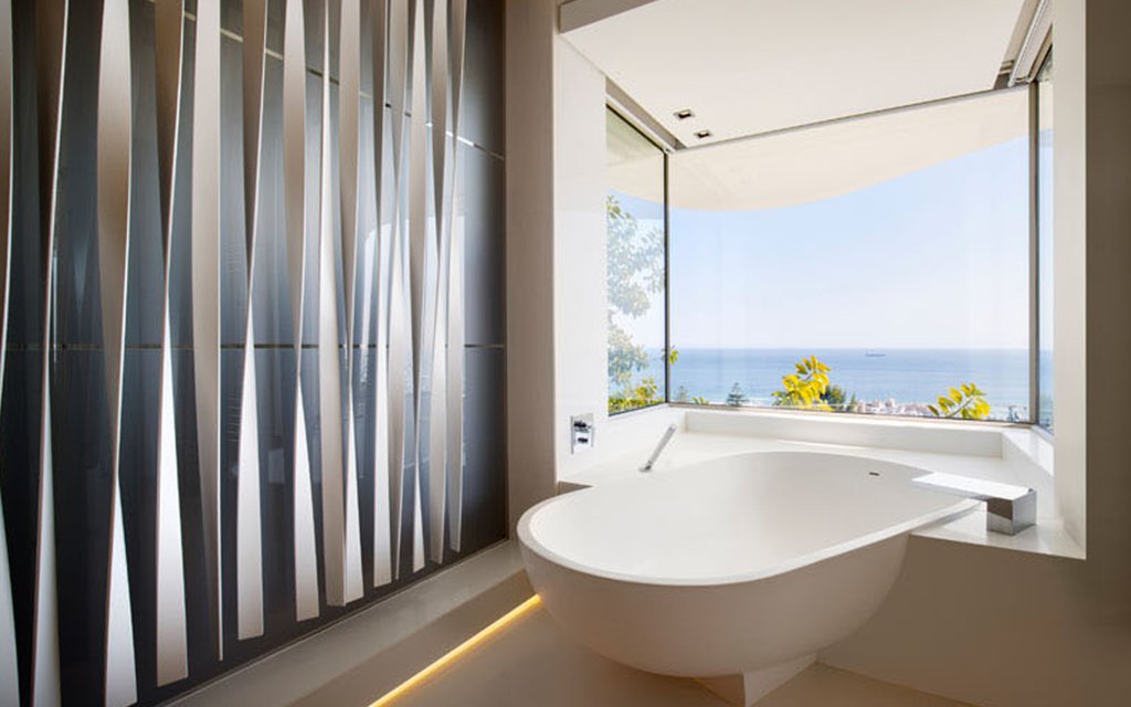 Today in House Porn: A Sprawling Seaside Cape Town Villa