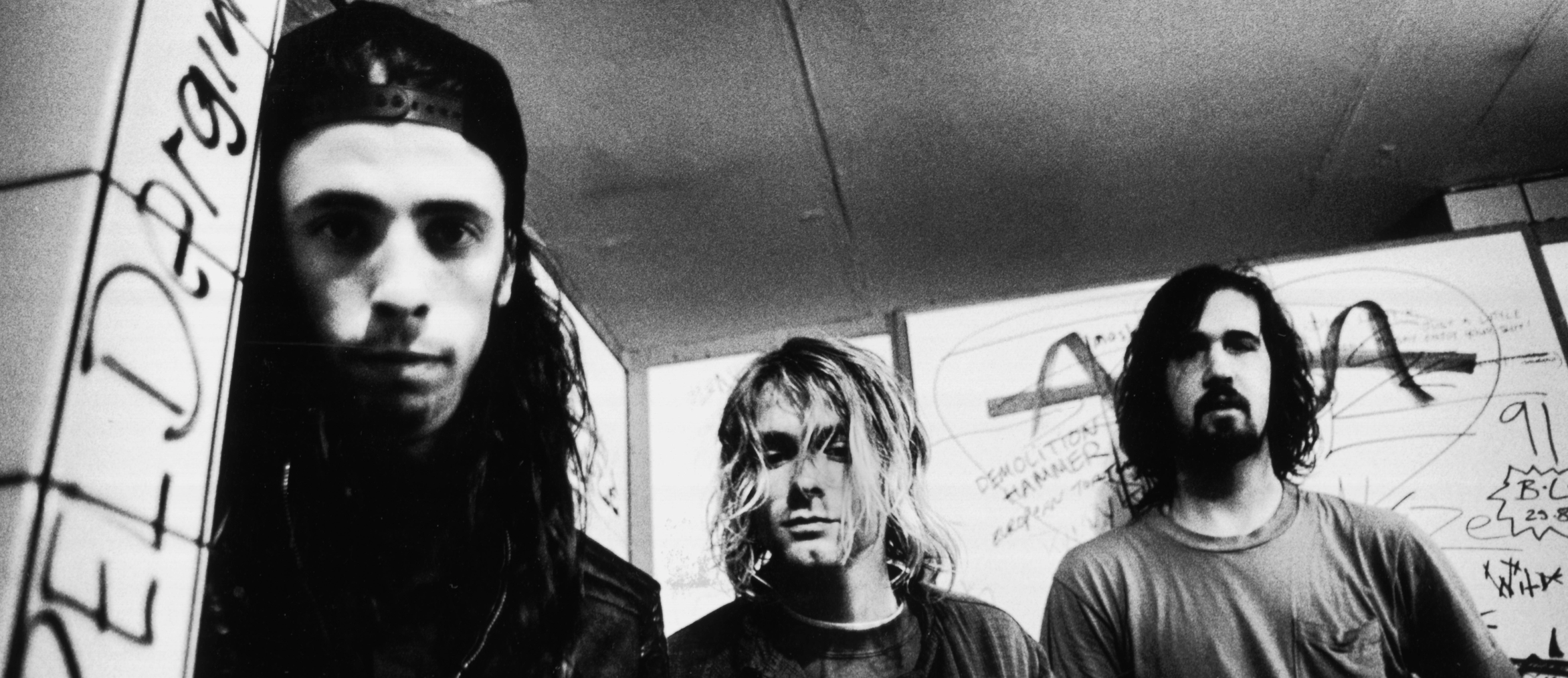 GERMANY - NOVEMBER 12: Photo of NIRVANA; L-R: Dave Grohl, Kurt Coabin, Krist Novoselic - posed, group shot (Photo by Paul Bergen/Redferns)
