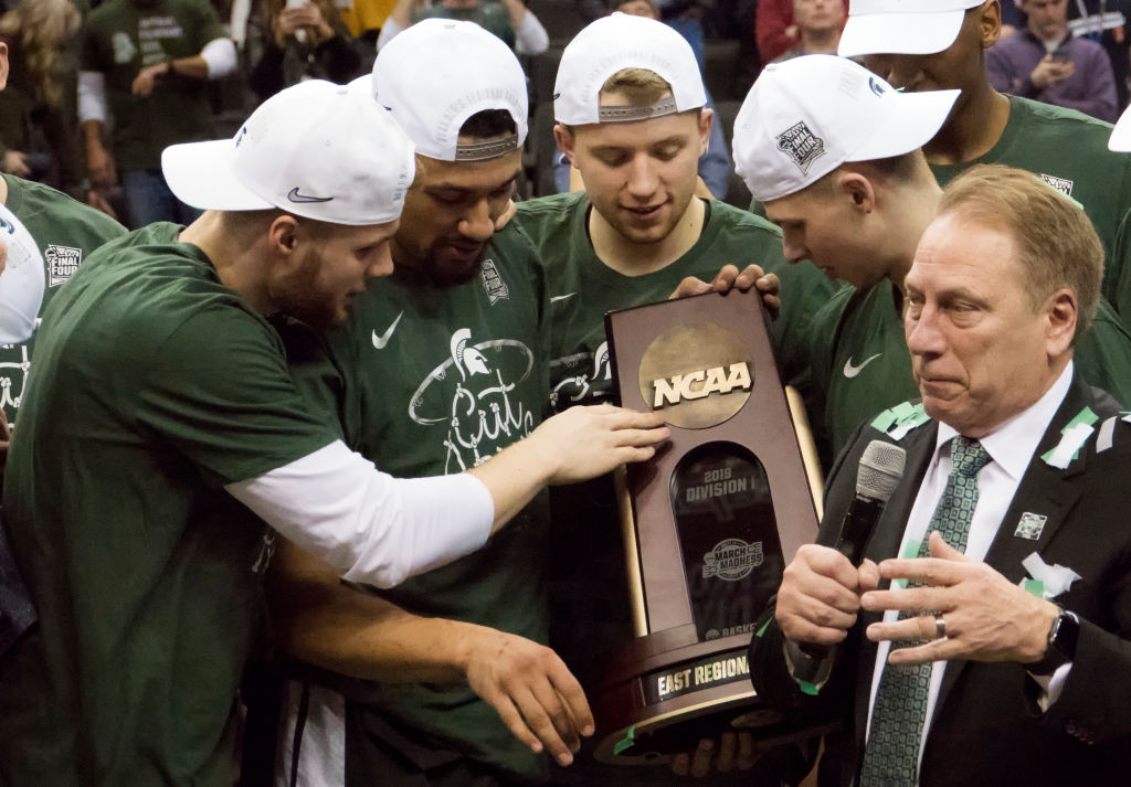 Tom Izzo and Michigan State players at the end of the Div 1 Men's championship. (Photo by Tony Quinn/Icon Sportswire via Getty Images)