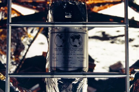 Lunar plaque