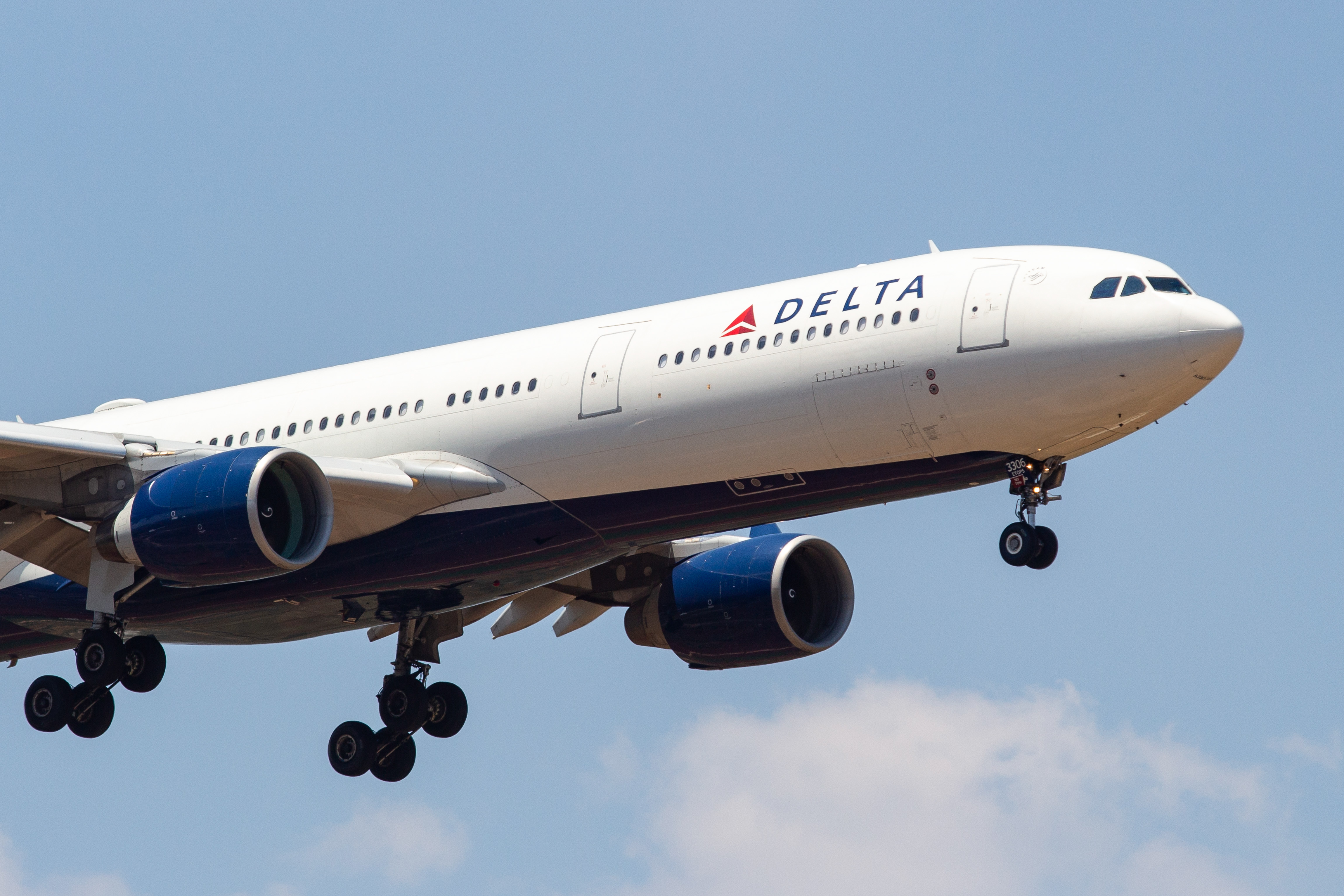 Airlines May Soon Offer Free Wi-Fi on Flights