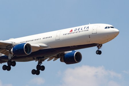 Airlines May Soon Offer Free Wi-Fi on Flights