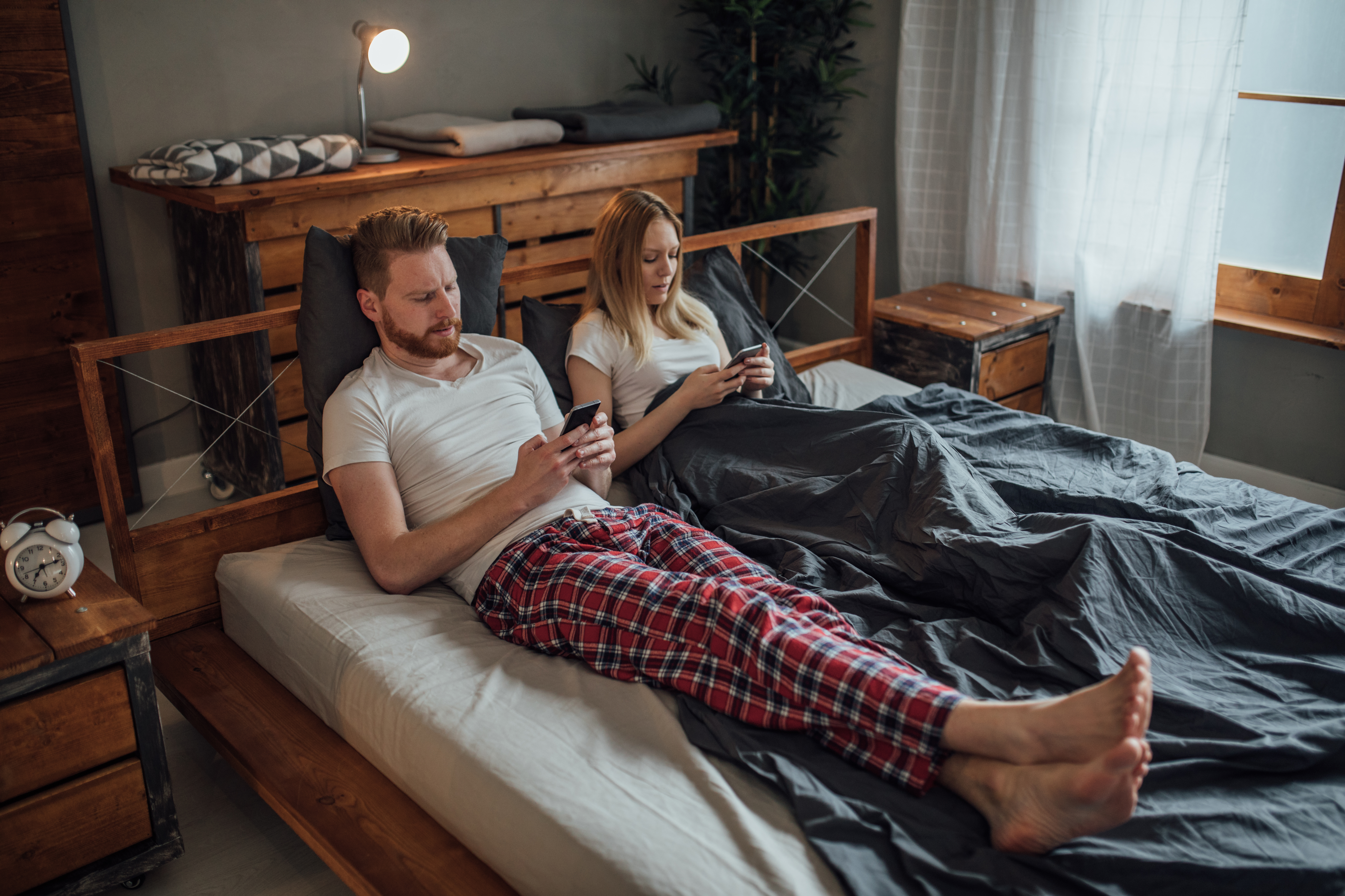 This couple should put down their phones 