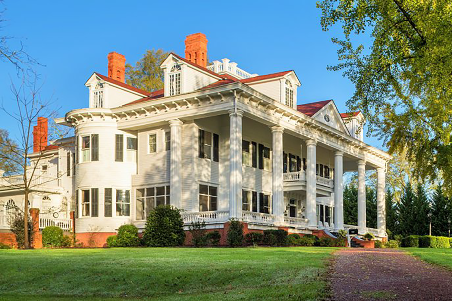 The real-life Twelve Oaks is for sale