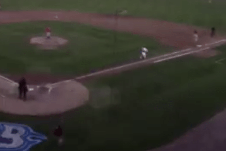 Tony Thomas stealing first base (SoMD Blue Crabs/Twitter)