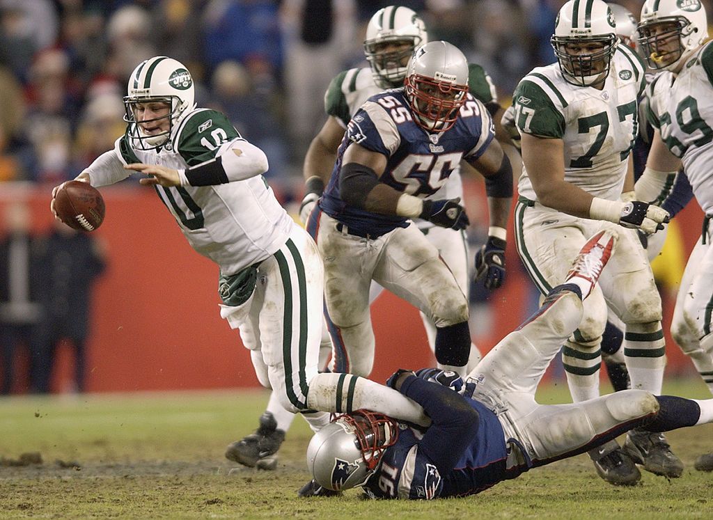 Bobby Hamilton tackles Chad Pennington