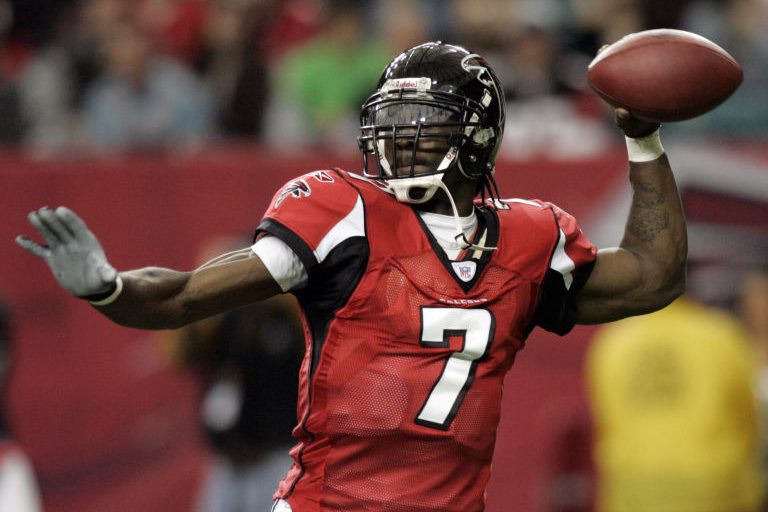 Why Doesn't the NFL Have Any Left-Handed Quarterbacks Anymore?