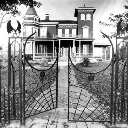 Stephen King Files to Transform Maine Home Into Writers’ Retreat
