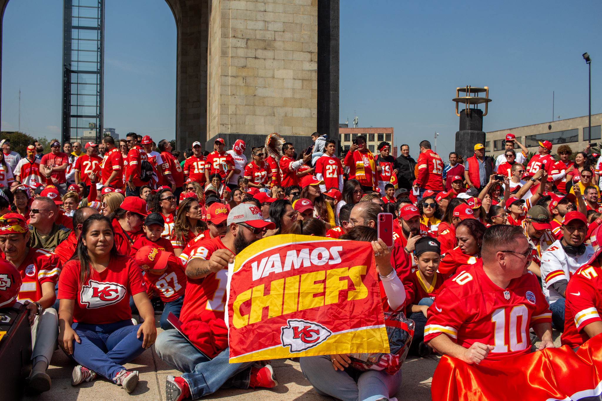 monument to the revolution kansas city chiefs fan club