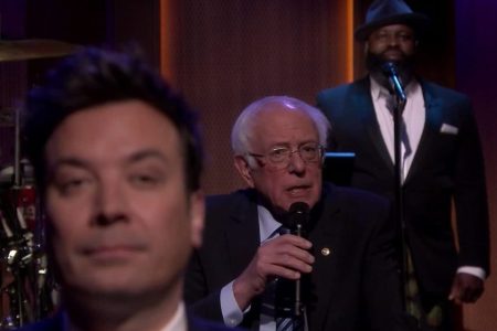 Watch Bernie Sanders “Slow Jam the News” and Shoot Free Throws on “Fallon”