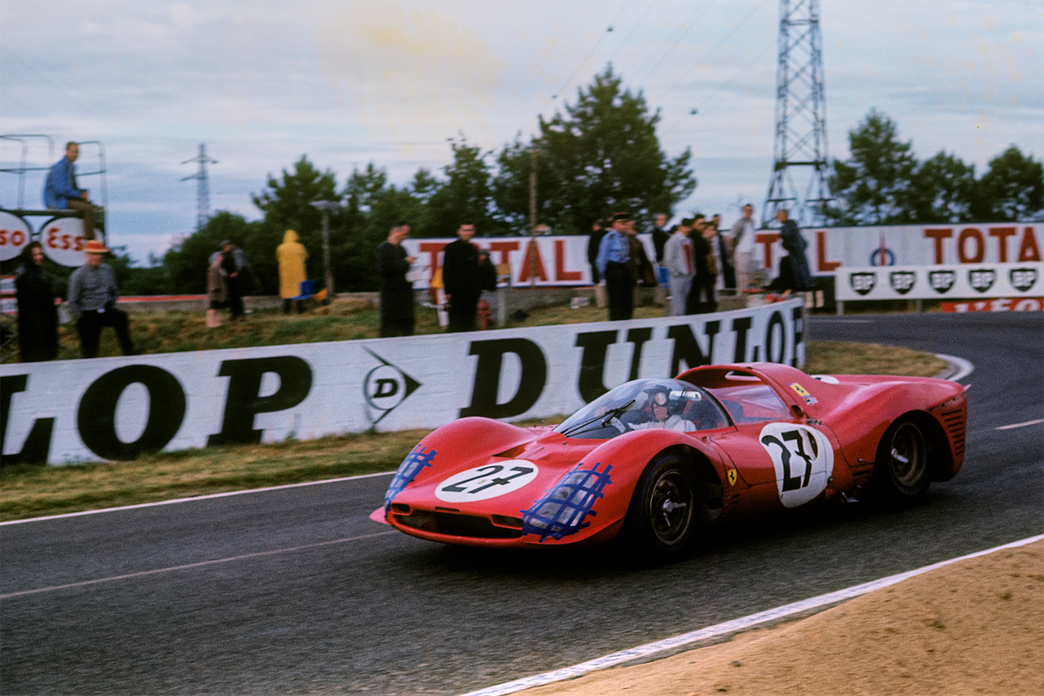 <strong>Ferrari 330 P3 Spyder </strong><br><strong>Car number: </strong>27<br>Another 330 P3 entered the race, but not as part of the official Ferrari team. This Spyder variant was driven by Richie Ginther and Pedro Rodriguez.