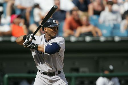Gary Sheffield Crushes Home Runs While Smoking Cigar in Viral Video