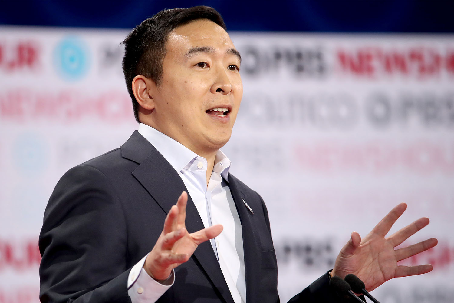 andrew yang suit guide democratic debates