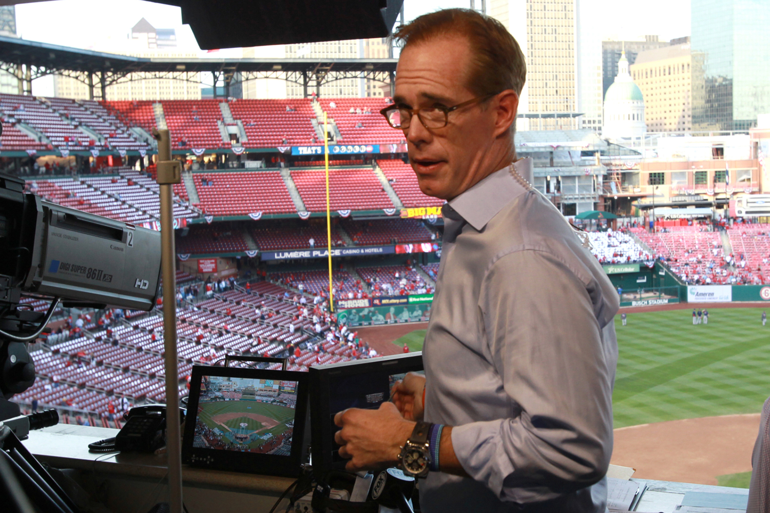Sportscaster Joe Buck doing calls of everyday life