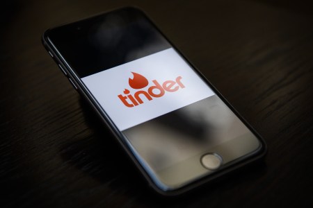 tinder swipe night