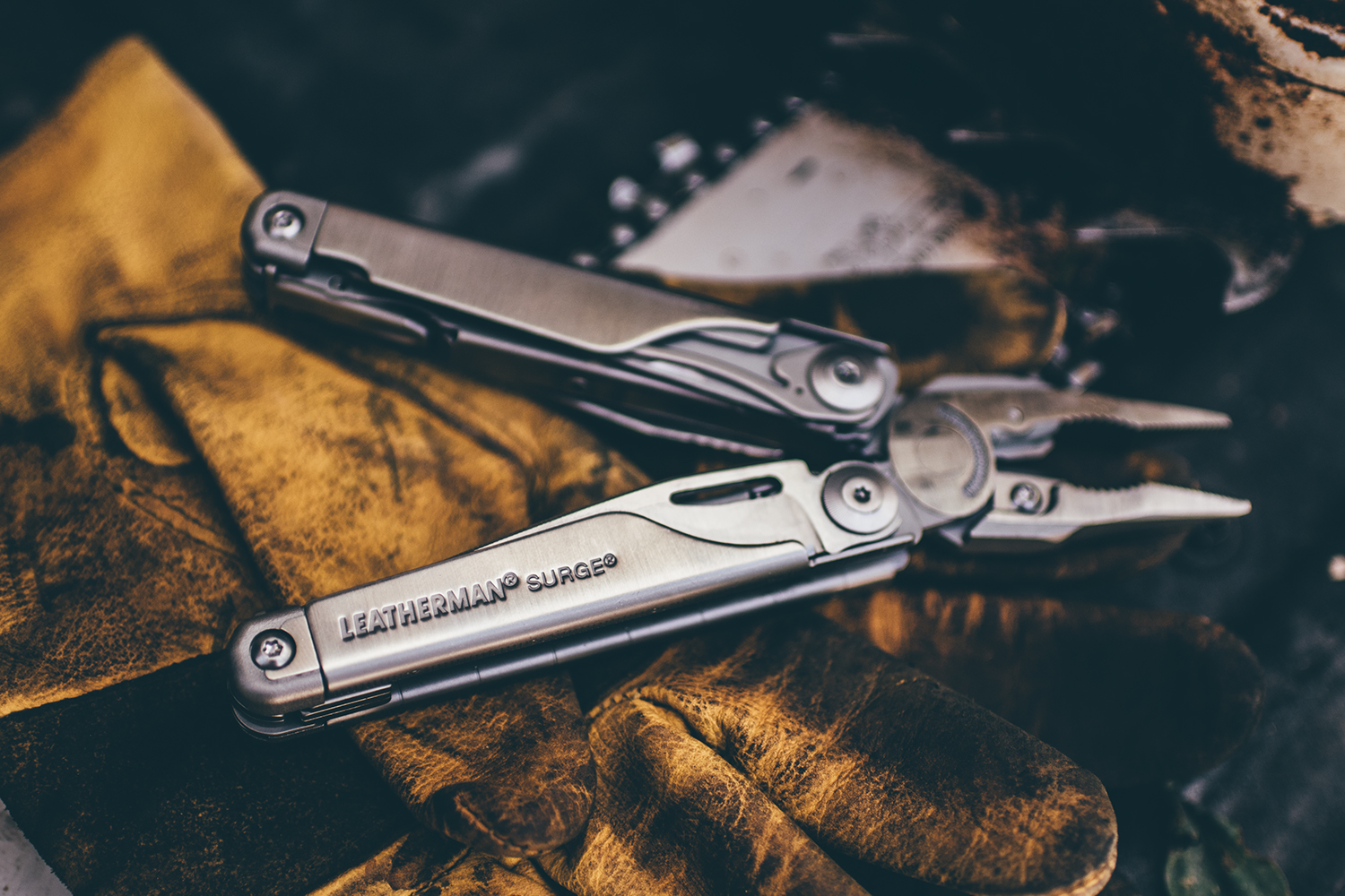 Leatherman Surge multitool