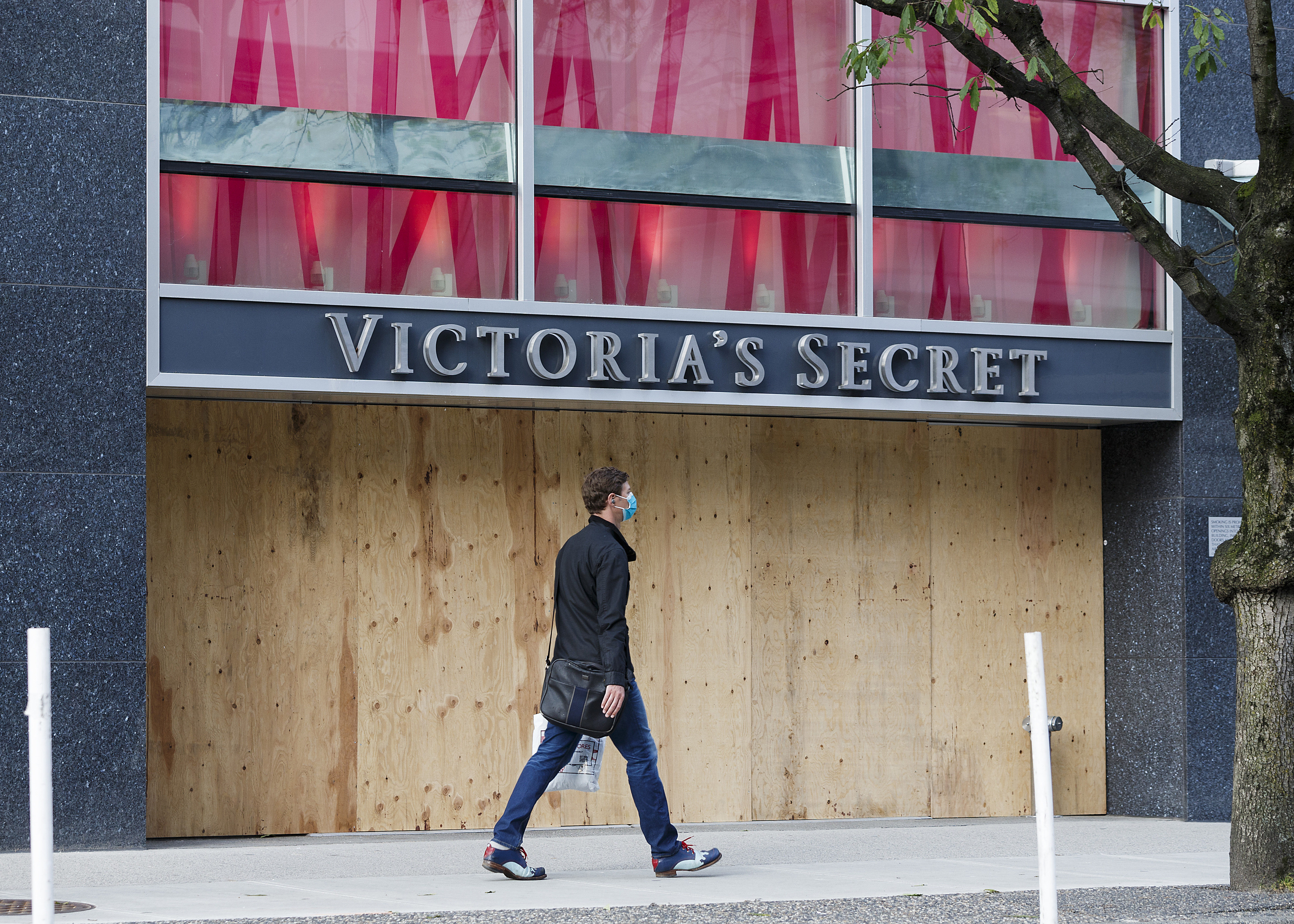 Victoria's Secret Buyer Tries to Back Out