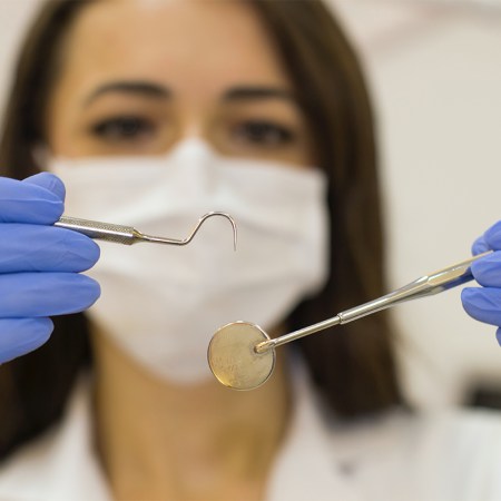 Why More People Are Showing Up to the Dentist With Cracked Teeth This Year