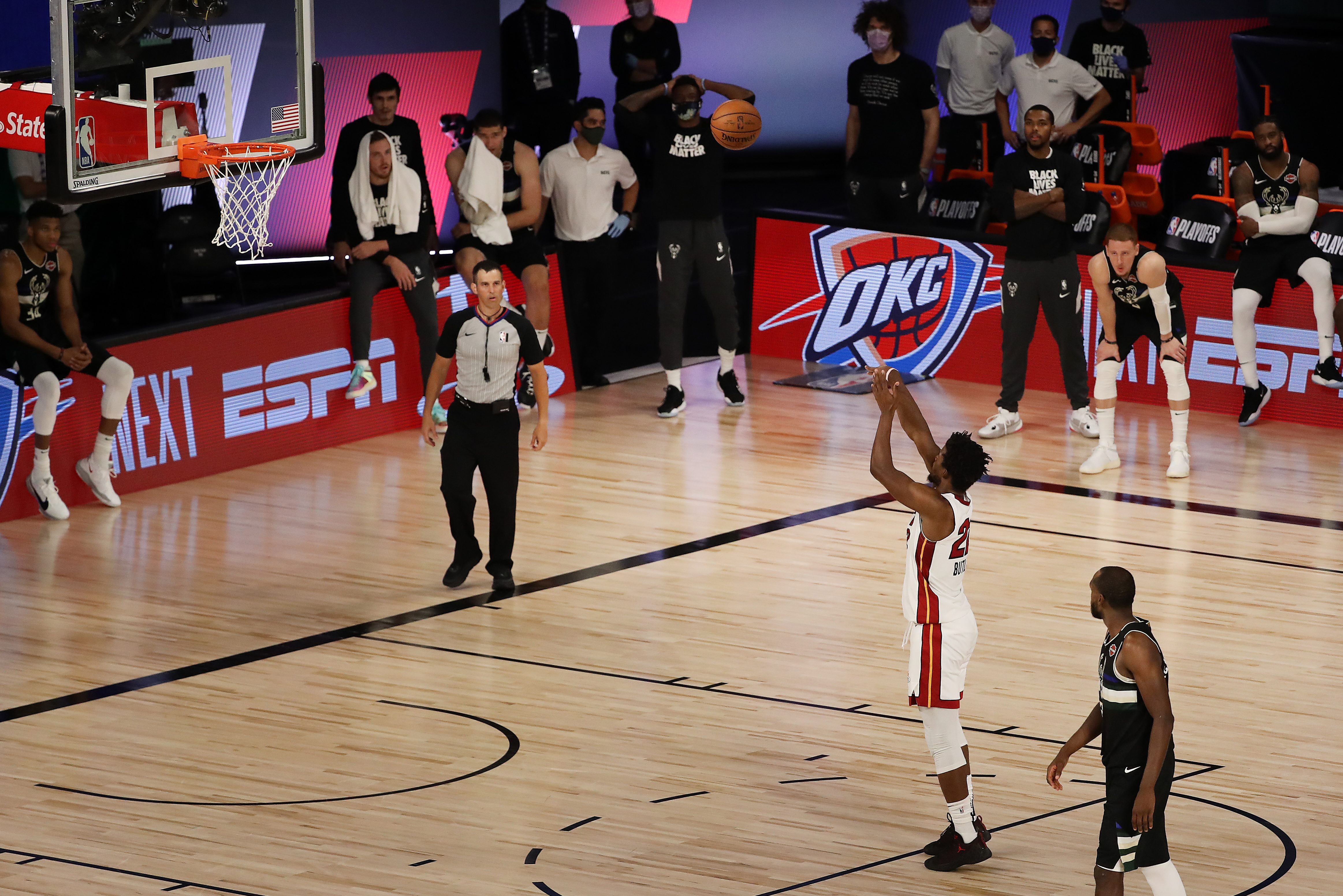 Wild Wednesday Finishes In NBA Playoffs as Rockets, Heat Win
