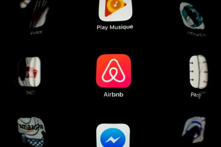 airbnb app logo