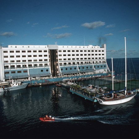 barrier reef floating resort