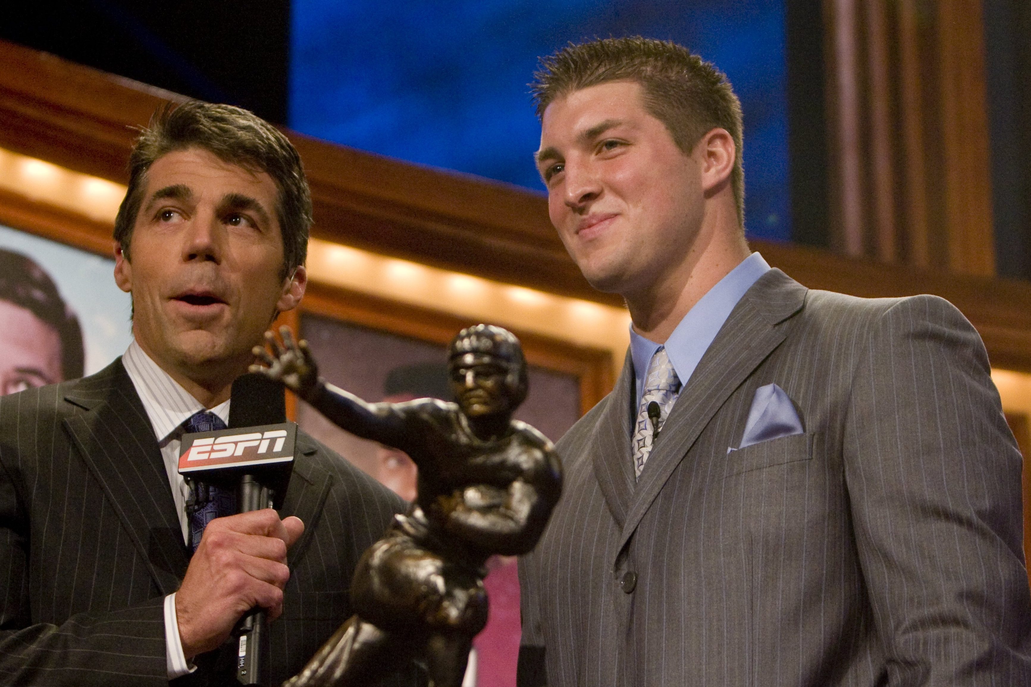 Luke Bryan Buys, Curses Tim Tebow's Heisman Trophy Prior to Georgia-Florida