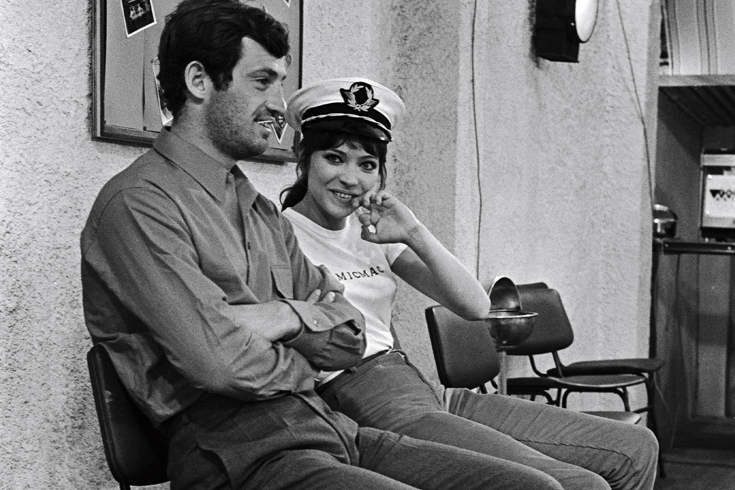 Jean Paul Belmondo shooting Pierrot le Fou