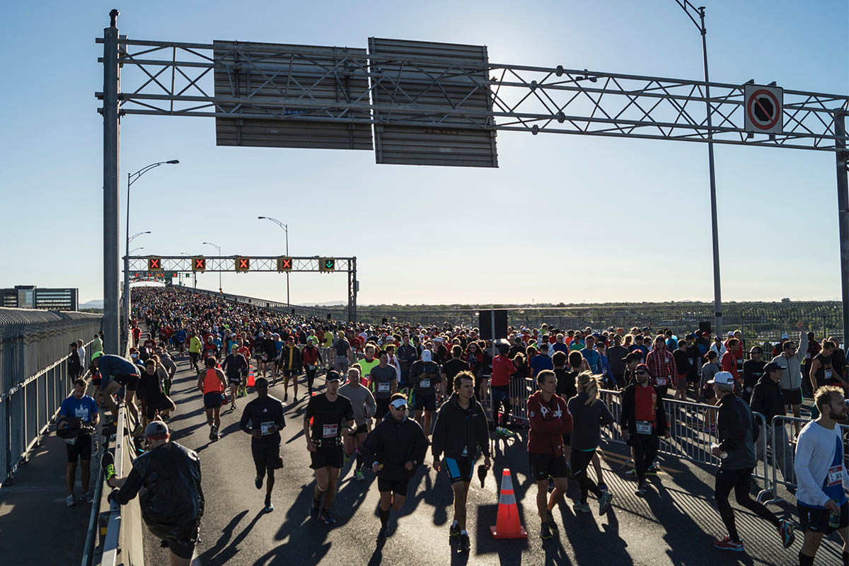 people running a marathon