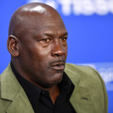 Why Can't Michael Jordan Sell His Mansion in the Chicago Suburbs?