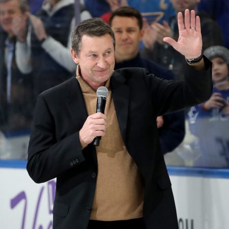 Wayne Gretzky addresses fans on the rink