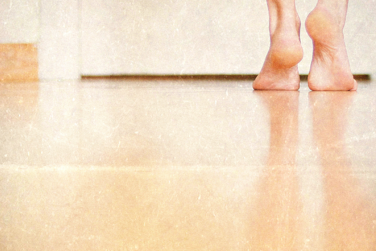 tiptoe walking
