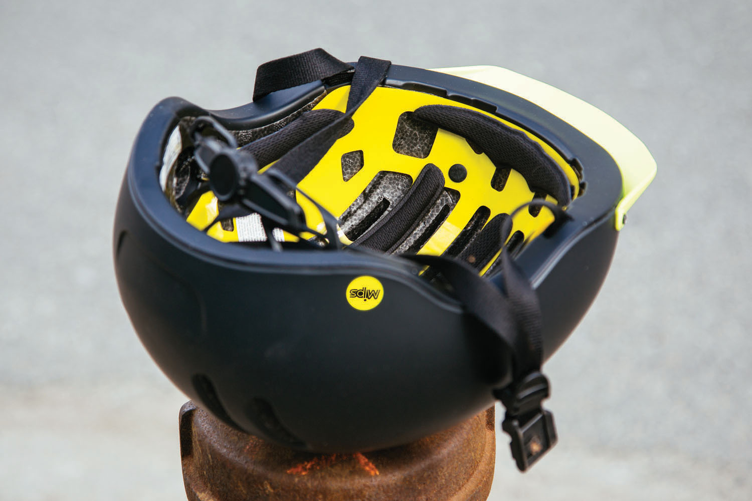 Thousand Chapter Helmet showing MIPS Technology