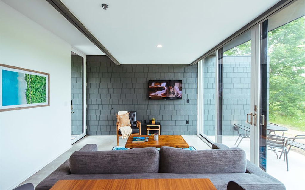 Modern Flat in Egg Harbor Airbnb on Lake Michigan