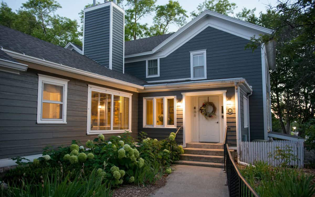Postcard Suite Airbnb on Lake Michigan