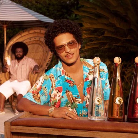 Bruno Mars at a bar with the four expressions of SelvaRey, the rum he co-owns