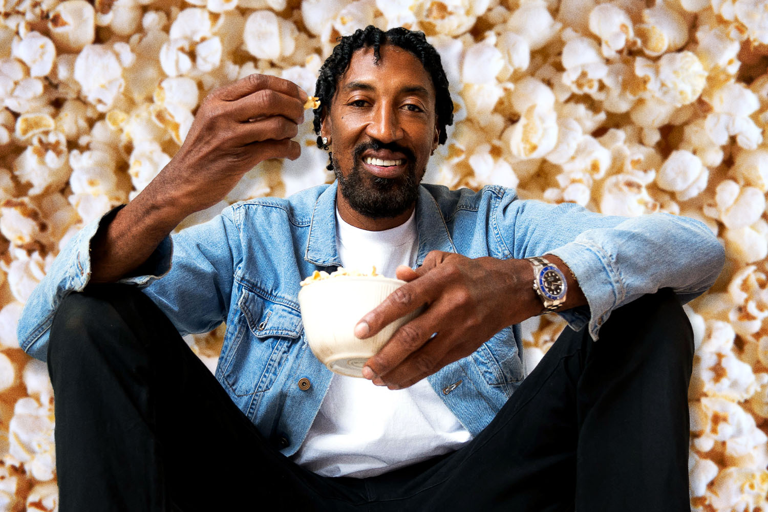Scottie Pippen eating popcorn
