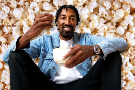 Scottie Pippen eating popcorn