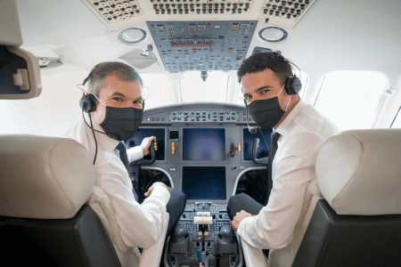 Pilot Unions Are Claiming Vaccine Mandates Could Be a Bigger Roadblock to Holiday Travel Than COVID
