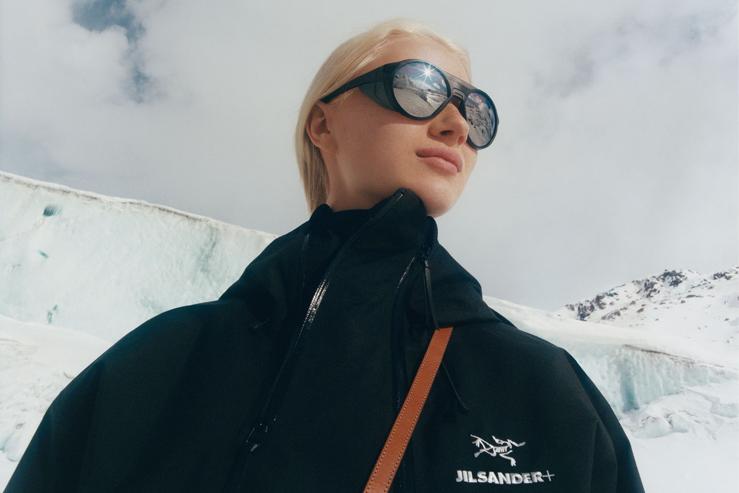 a mode wearing a Jilting Sanders Jacket and Poolarized snow googles