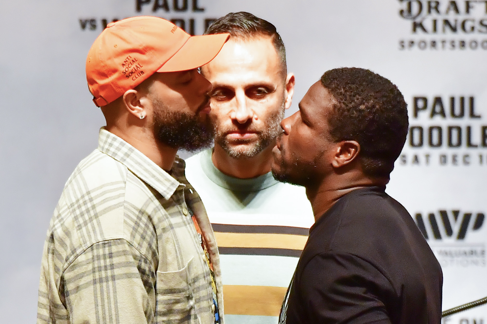 Frank Gore and Deron Williams size up during a press conference at the Seminole Hard Rock Tampa