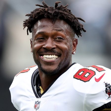 Antonio Brown warms up prior to a game against the Jets at MetLife Stadium